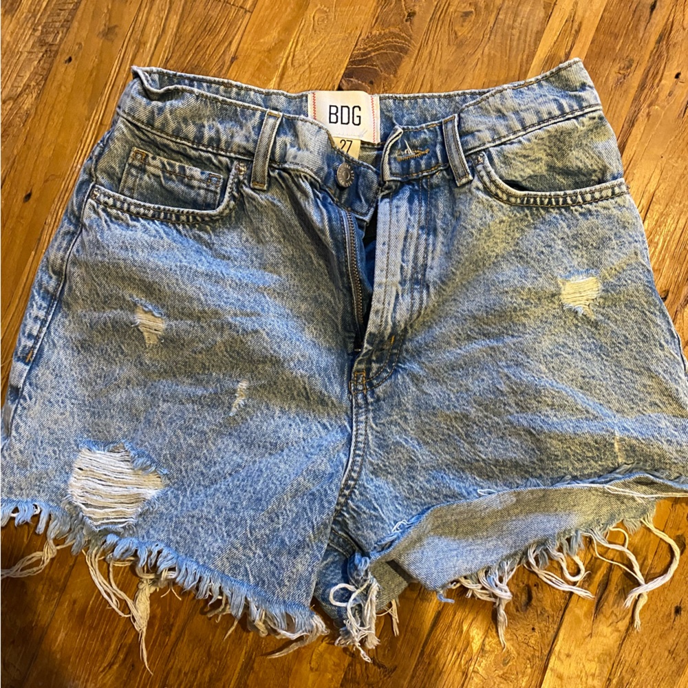 URBAN OUTFITTERS denim shorts size 27